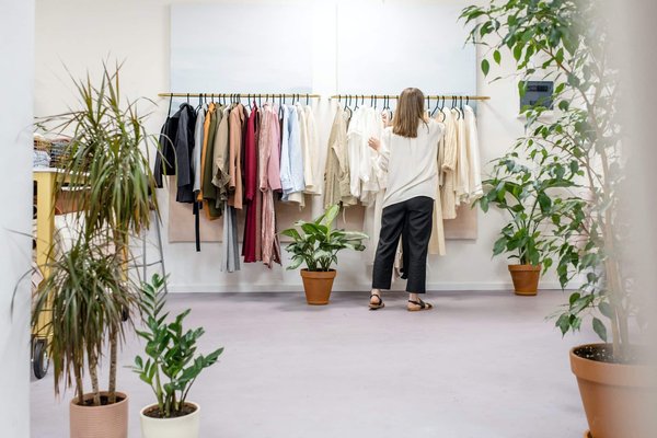 How to create a capsule wardrobe for minimalists